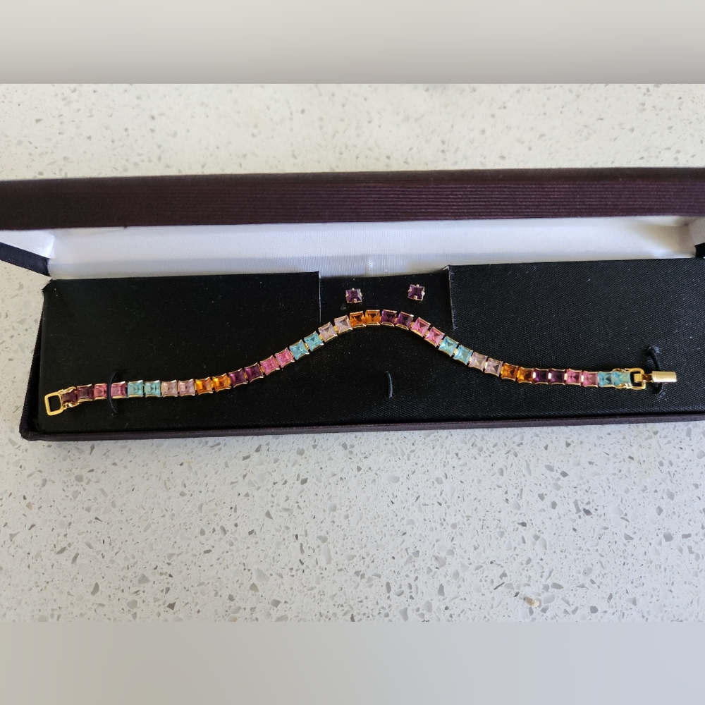 Bracelet and Earings Costume Jewlrey Set.